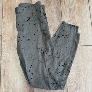 VUORI medium Oregano Splatter Stride Leggings